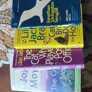 'Jonathan Livingston Seagull', 2 'The Cat Who...' & 'The Giver Of Stars' Books.